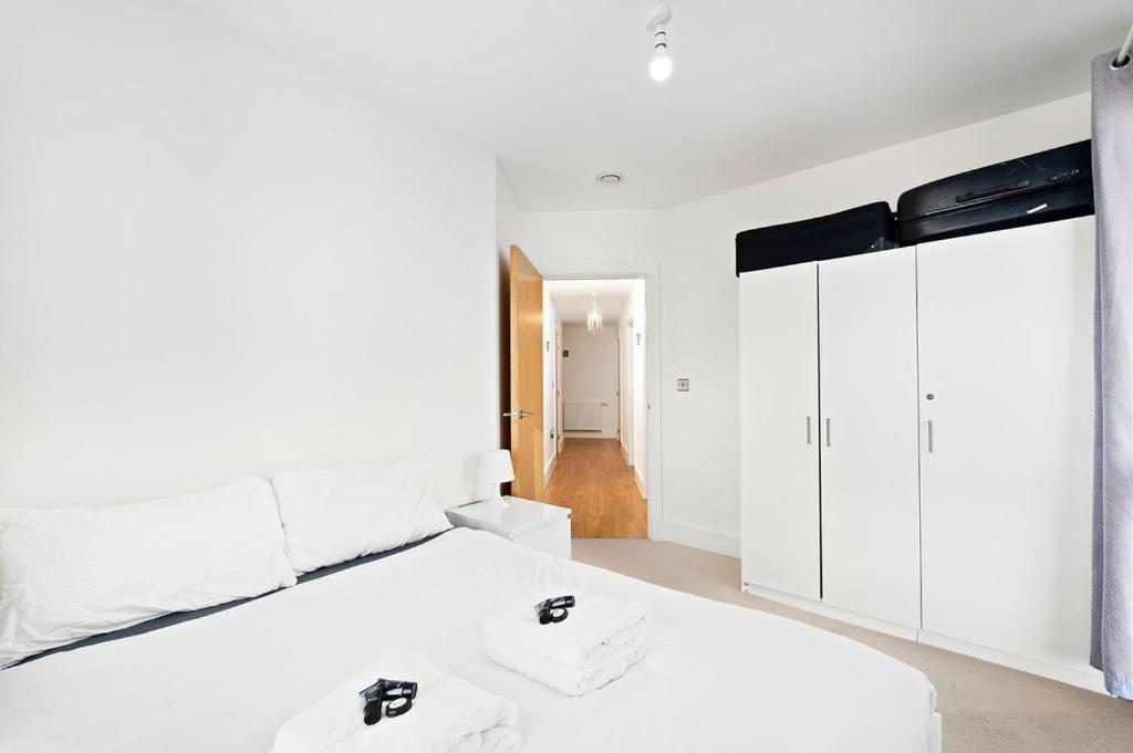 Modern Serviced 3-Bedroom Flat In East 런던 외부 사진