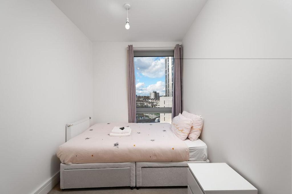 Modern Serviced 3-Bedroom Flat In East 런던 외부 사진