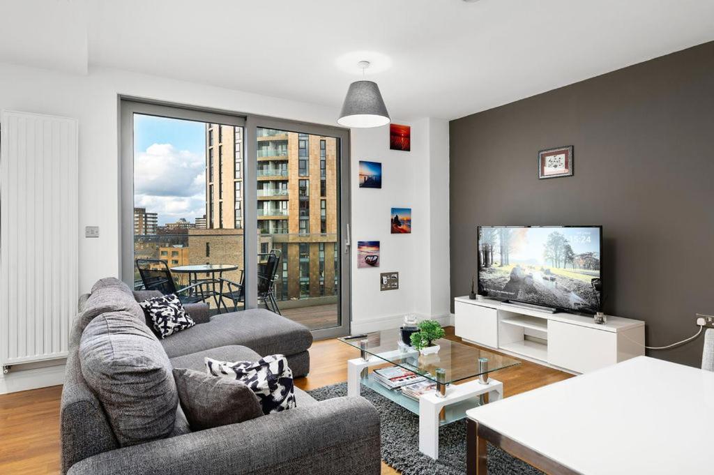 Modern Serviced 3-Bedroom Flat In East 런던 외부 사진