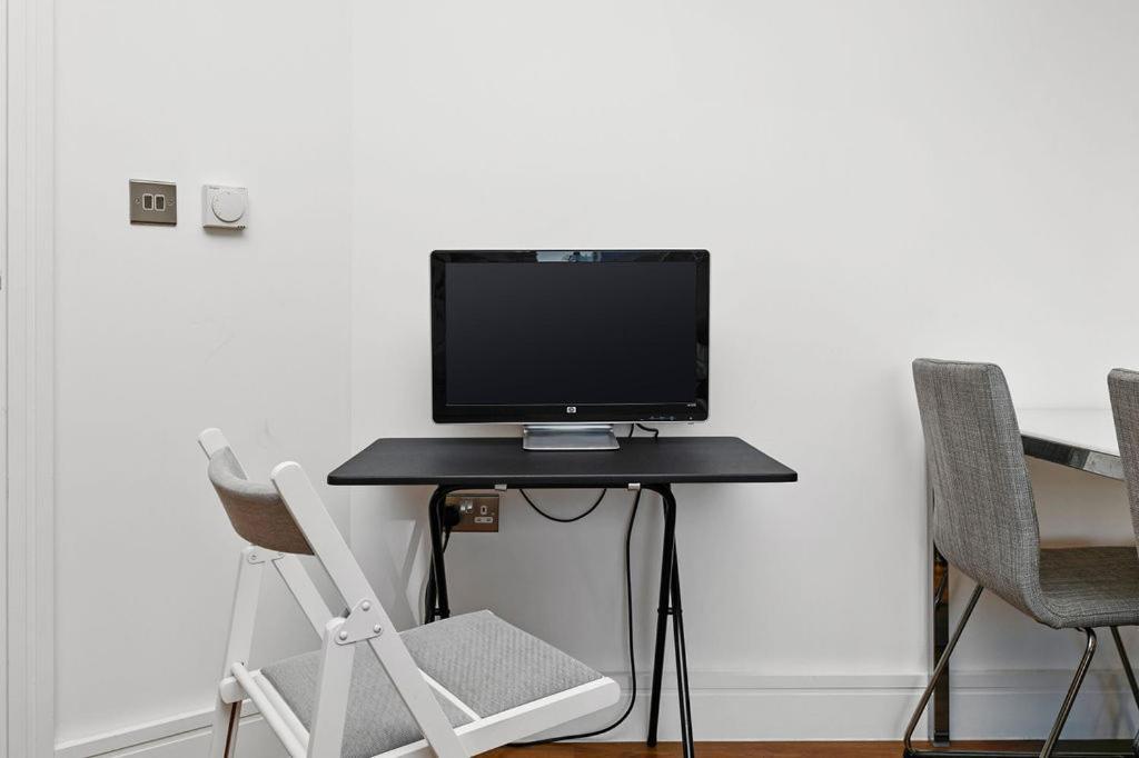 Modern Serviced 3-Bedroom Flat In East 런던 외부 사진