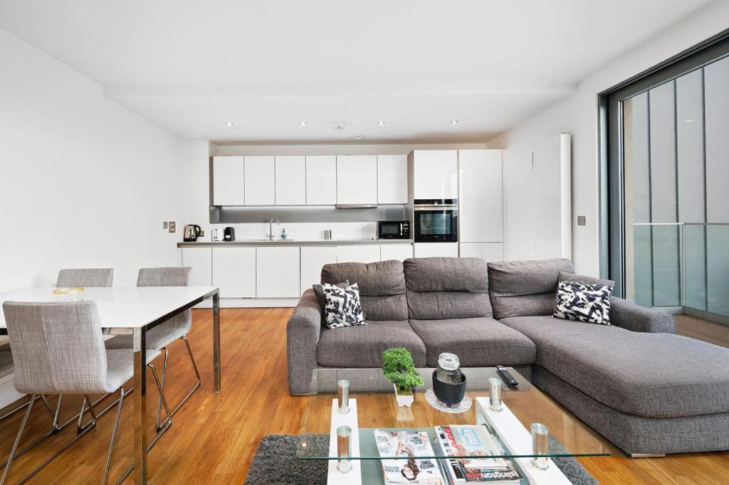 Modern Serviced 3-Bedroom Flat In East 런던 외부 사진